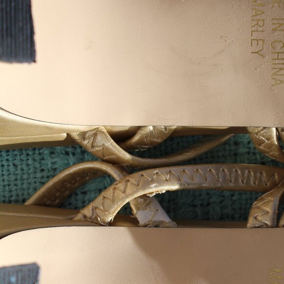 Carriage Court Size 9M Gold - Picture 6 of 7